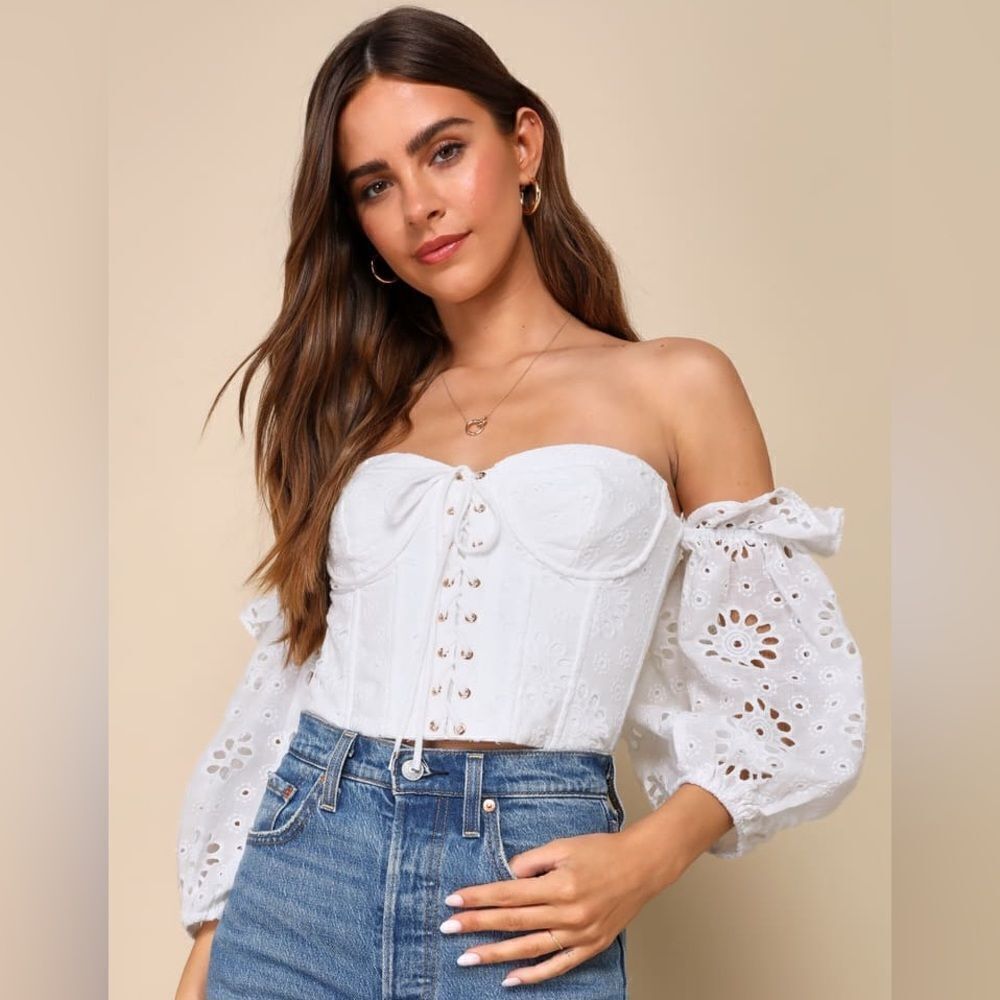 NWT Lulu’s Adoring Perspective White Eyelet Off-the-Shoulder Bustier Top Small
